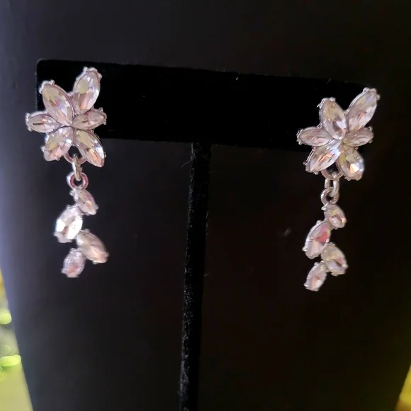 Paparazzi Silver Floral Earrings - Picture 2 of 2